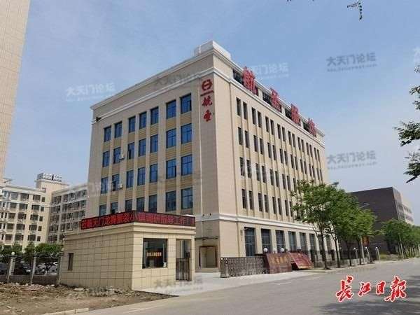 武汉航圣服饰有限公司位于天门龙腾服装小镇的厂区。