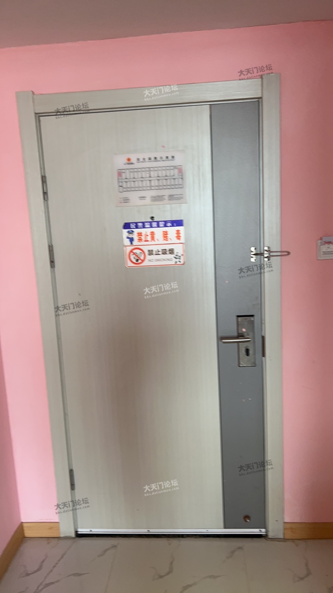 门被外面锁死无法开启