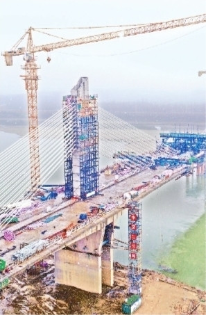 正在建设中的潜江汉江大桥天门日报记者张俊 摄