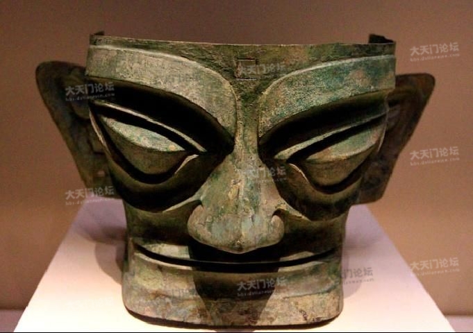 三星堆青铜像（其特点是深受石家河文化影响）