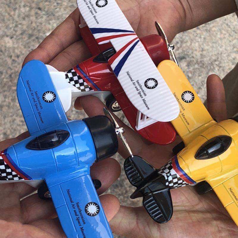 东莞制造的鸭翼飞机玩具在博物馆很畅销
