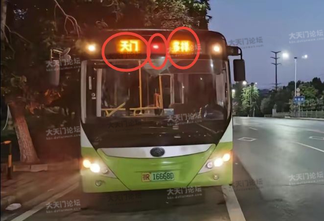 天门至多祥：黄色字体，站名之间有红色短横