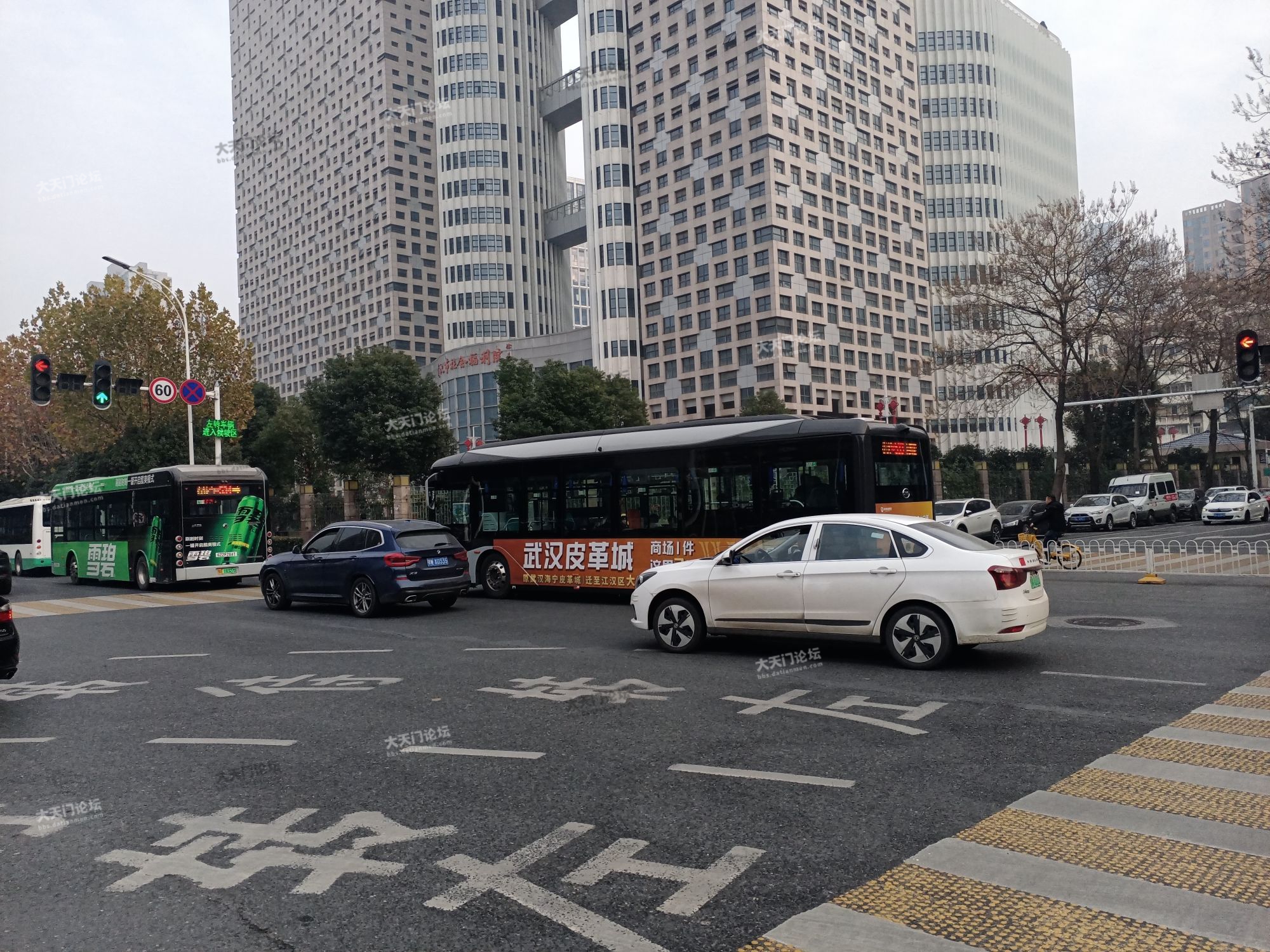 武汉公交车身广告