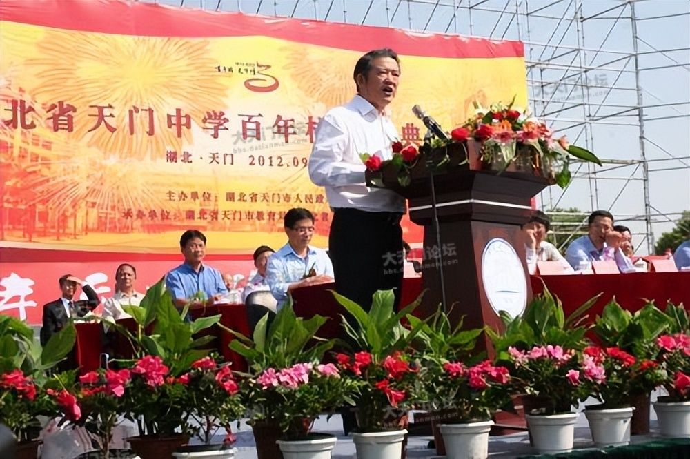 湖北日报报道《小老师陈东升》