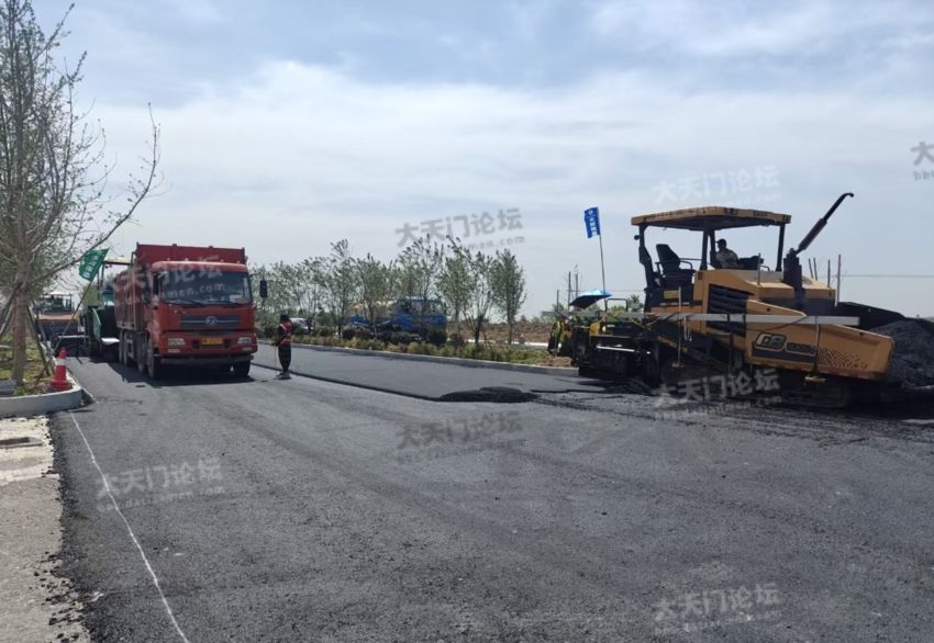 配套道路:织就“交通脉络网”