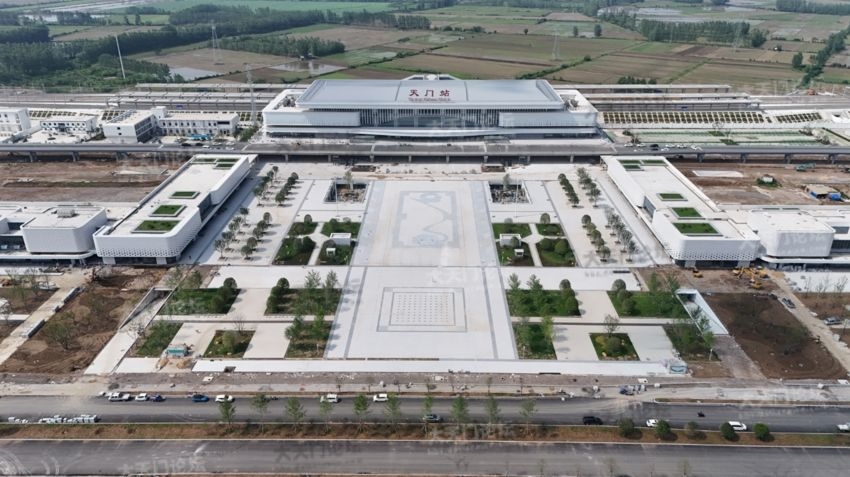 站前广场:匠心打造“城市会客厅”