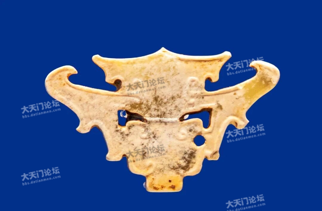 玉冠饰后石家河文化（距今4200年-3800年）

石家河遗址出土