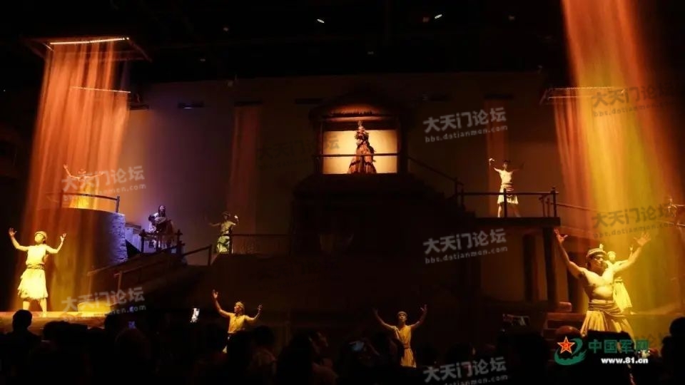 《看见石家河》数字考古实景剧，石家河先民抵御洪水来袭。中国军网记者盛宇